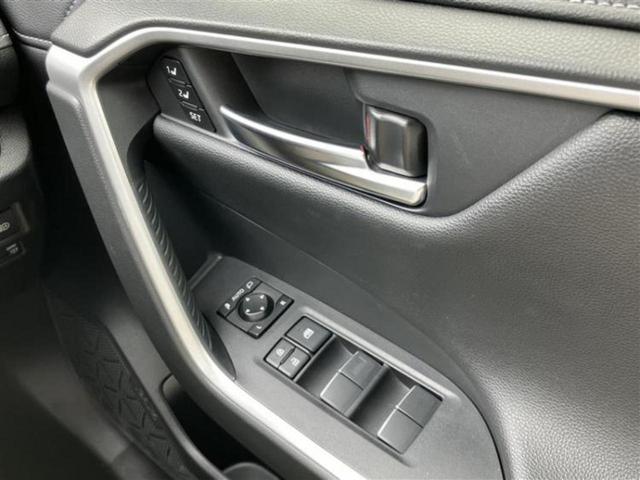 ＲＡＶ４ ４ＷＤ　Ｇ　保証書／純正　９インチ　ＳＤナビ／衝突安全装置／シートヒーター　前席／車線逸脱防止支援システム／シート　合皮／電動バックドア／ヘッドランプ　ＬＥＤ／Ｂｌｕｅｔｏｏｔｈ接続／ＥＴＣ／ＥＢＤ付ＡＢＳ（13枚目）