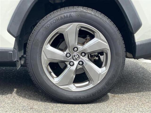 ＲＡＶ４ ４ＷＤ　Ｇ　保証書／純正　９インチ　ＳＤナビ／衝突安全装置／シートヒーター　前席／車線逸脱防止支援システム／シート　合皮／電動バックドア／ヘッドランプ　ＬＥＤ／Ｂｌｕｅｔｏｏｔｈ接続／ＥＴＣ／ＥＢＤ付ＡＢＳ（18枚目）