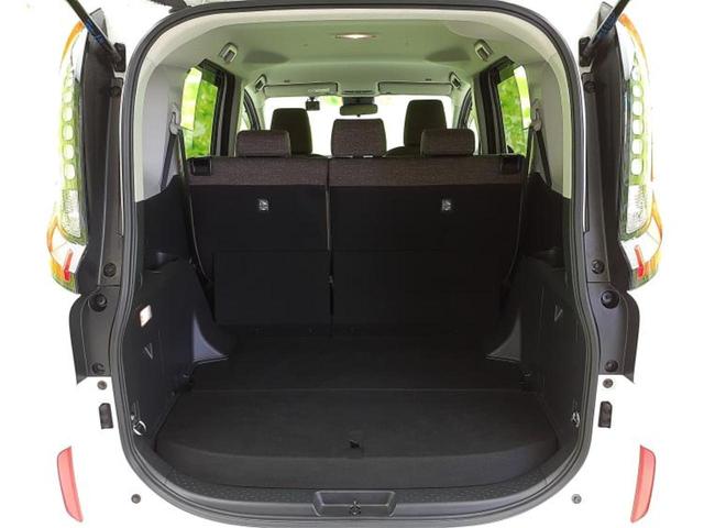 シエンタ ハイブリッドZ 新品タイヤ/保証書/ディスプレイオーディオ+ナビ10インチ/衝突安全装置/両側電動スライドドア/パノラミックビューモニター/車線逸脱防止支援システム/ヘッドランプ LED 衝突被害軽減システム ETC(8枚目)