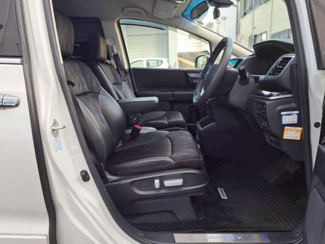 オデッセイハイブリッド ハイブリッドアブソルート・EXホンダセンシング 新品タイヤ/純正エアロ/保証書/純正 9インチ SDナビ/フリップダウンモニター 純正 11.6インチ/衝突安全装置/両側電動スライドドア/マルチビューカメラシステム/車線逸脱防止支援システム(5枚目)