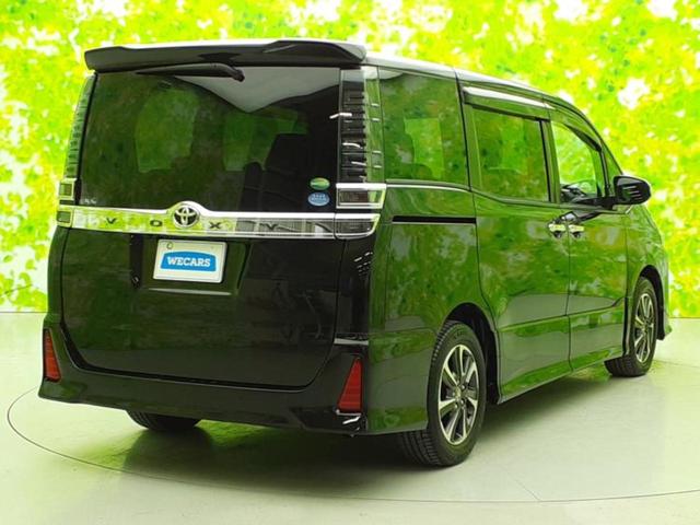 ヴォクシー ＺＳキラメキ２　保証書／純正　９インチ　ＳＤナビ／衝突安全装置／両側電動スライドドア／車線逸脱防止支援システム／ヘッドランプ　ＬＥＤ／Ｂｌｕｅｔｏｏｔｈ接続／ＥＴＣ／ＥＢＤ付ＡＢＳ／横滑り防止装置　バックカメラ（3枚目）