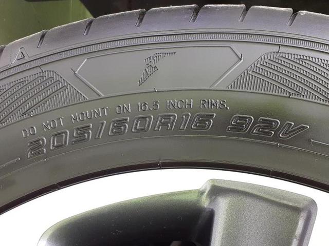 ヴォクシー ＺＳキラメキ２　保証書／純正　９インチ　ＳＤナビ／衝突安全装置／両側電動スライドドア／車線逸脱防止支援システム／ヘッドランプ　ＬＥＤ／Ｂｌｕｅｔｏｏｔｈ接続／ＥＴＣ／ＥＢＤ付ＡＢＳ／横滑り防止装置　バックカメラ（62枚目）