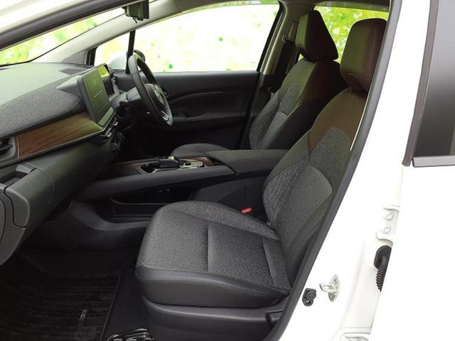 オーラ Ｇ　保証書／インテリジェントルームミラー／衝突安全装置／全方位モニター／車線逸脱防止支援システム／ヘッドランプ　ＬＥＤ／ＥＢＤ付ＡＢＳ／横滑り防止装置／アイドリングストップ／フロントモニター　全周囲カメラ（6枚目）