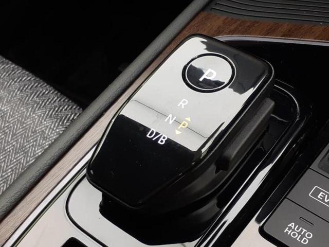 オーラ Ｇ　保証書／インテリジェントルームミラー／衝突安全装置／全方位モニター／車線逸脱防止支援システム／ヘッドランプ　ＬＥＤ／ＥＢＤ付ＡＢＳ／横滑り防止装置／アイドリングストップ／フロントモニター　全周囲カメラ（13枚目）