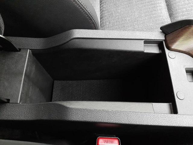 オーラ Ｇ　保証書／インテリジェントルームミラー／衝突安全装置／全方位モニター／車線逸脱防止支援システム／ヘッドランプ　ＬＥＤ／ＥＢＤ付ＡＢＳ／横滑り防止装置／アイドリングストップ／フロントモニター　全周囲カメラ（27枚目）