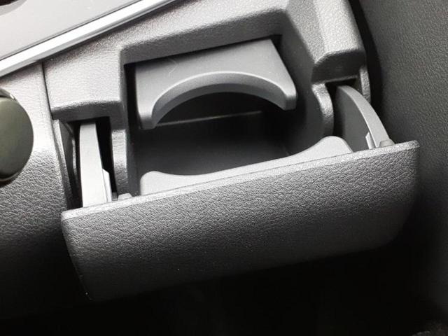 オーラ Ｇ　保証書／インテリジェントルームミラー／衝突安全装置／全方位モニター／車線逸脱防止支援システム／ヘッドランプ　ＬＥＤ／ＥＢＤ付ＡＢＳ／横滑り防止装置／アイドリングストップ／フロントモニター　全周囲カメラ（44枚目）