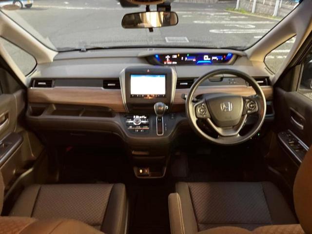フリード Ｇホンダセンシング　新品タイヤ／保証書／社外　８インチ　ＳＤナビ／衝突安全装置／両側電動スライドドア／シートヒーター　前席／車線逸脱防止支援システム／ドライブレコーダー　前後／ヘッドランプ　ＬＥＤ／ＵＳＢジャック　ＥＴＣ（4枚目）