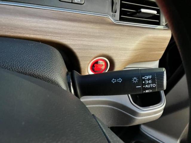 フリード Ｇホンダセンシング　新品タイヤ／保証書／社外　８インチ　ＳＤナビ／衝突安全装置／両側電動スライドドア／シートヒーター　前席／車線逸脱防止支援システム／ドライブレコーダー　前後／ヘッドランプ　ＬＥＤ／ＵＳＢジャック　ＥＴＣ（17枚目）