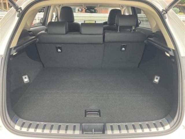 ＷＥＣＡＲＳでは各商談席に大型モニターをご用意しております！見やすい大画面でゆったりと全国の在庫をご覧いただけます！是非ご来店お待ちしております！