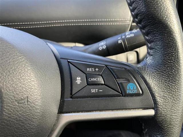 セレナ ハイウェイスターＶセレクション２　保証書／純正　９インチ　ＳＤナビ／フリップダウンモニター／インテリジェントルームミラー／衝突安全装置／両側電動スライドドア／全方位モニター／車線逸脱防止支援システム／プロパイロット　全周囲カメラ（13枚目）