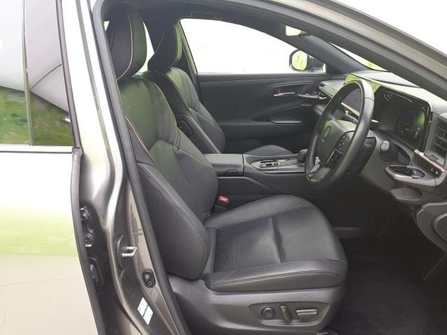 クラウンクロスオーバー 4WD Gアドバンスドレザーパッケージ 新品タイヤ/保証書/ディスプレイオーディオ/デジタルインナーミラー/衝突安全装置/シートヒーター 前席/全方位モニター/車線逸脱防止支援システム/シート 合皮/ヘッドランプ LED/USBジャック(4枚目)