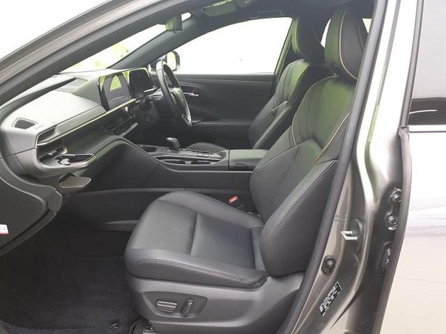 クラウンクロスオーバー 4WD Gアドバンスドレザーパッケージ 新品タイヤ/保証書/ディスプレイオーディオ/デジタルインナーミラー/衝突安全装置/シートヒーター 前席/全方位モニター/車線逸脱防止支援システム/シート 合皮/ヘッドランプ LED/USBジャック(6枚目)