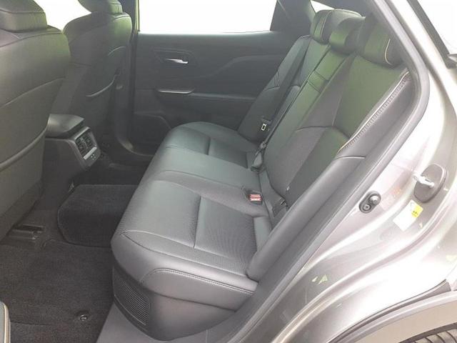 クラウンクロスオーバー 4WD Gアドバンスドレザーパッケージ 新品タイヤ/保証書/ディスプレイオーディオ/デジタルインナーミラー/衝突安全装置/シートヒーター 前席/全方位モニター/車線逸脱防止支援システム/シート 合皮/ヘッドランプ LED/USBジャック(7枚目)