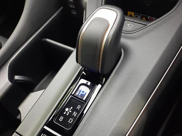 クラウンクロスオーバー 4WD Gアドバンスドレザーパッケージ 新品タイヤ/保証書/ディスプレイオーディオ/デジタルインナーミラー/衝突安全装置/シートヒーター 前席/全方位モニター/車線逸脱防止支援システム/シート 合皮/ヘッドランプ LED/USBジャック(17枚目)