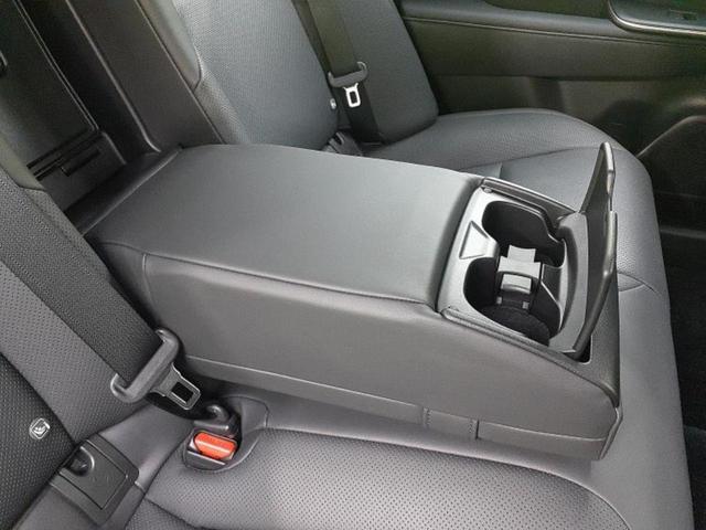 クラウンクロスオーバー 4WD Gアドバンスドレザーパッケージ 新品タイヤ/保証書/ディスプレイオーディオ/デジタルインナーミラー/衝突安全装置/シートヒーター 前席/全方位モニター/車線逸脱防止支援システム/シート 合皮/ヘッドランプ LED/USBジャック(32枚目)