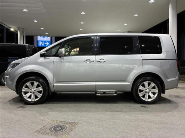 デリカD:5 4WD M 保証書/社外 SDナビ/フリップダウンモニター 社外 10.1インチ/電動スライドドア/ヘッドランプ HID/Bluetooth接続/ETC/EBD付ABS/横滑り防止装置/フルセグTV 後席モニター(2枚目)