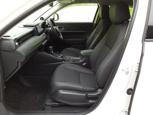 ヴェゼル ｅＨＥＶ　Ｚ　保証書／純正　ＳＤナビ／衝突安全装置／シートヒーター／全方位モニター／車線逸脱防止支援システム／シート　ハーフレザー／電動バックドア／ドライブレコーダー　前後／ヘッドランプ　ＬＥＤ／ＵＳＢジャック（6枚目）