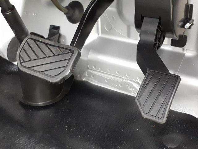 キャリイトラック 4WD KC 保証書/登録済未使用車/EBD付ABS/横滑り防止装置/禁煙車/エアバッグ 運転席/エアバッグ 助手席/パワーウインドウ/パワーステアリング/オートライト/マニュアルエアコン/取扱説明書 4WD(26枚目)