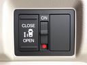ヒョウジュン　保証書／ホンダセンシング／電動スライドドア／シートヒーター　前席／車線逸脱防止支援システム／登録済／ヘッドランプ　ＬＥＤ／ＥＢＤ付ＡＢＳ／横滑り防止装置／アイドリングストップ　衝突被害軽減システム（17枚目）