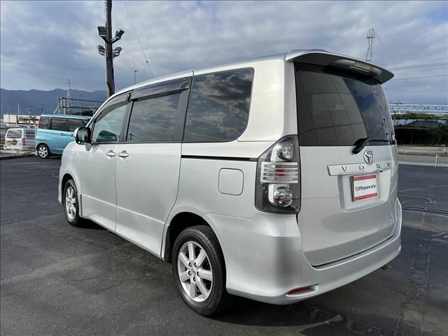 ヴォクシー Ｚ☆４ＷＤ☆ナビ☆バックカメラ☆走行５．６万☆試乗できます☆　☆４ＷＤ☆ナビ☆ＴＶ☆ミュージックサーバー☆ＣＤ／ＤＶＤ☆バックカメラ☆パワースライドドア☆ミラーウインカー☆キセノン☆フォグ☆ビルトインＥＴＣ☆純正１６インチＡＷ☆走行５．６万ｋｍ☆試乗できます☆（8枚目）