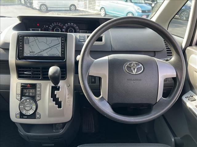 ヴォクシー Ｚ☆４ＷＤ☆ナビ☆バックカメラ☆走行５．６万☆試乗できます☆　☆４ＷＤ☆ナビ☆ＴＶ☆ミュージックサーバー☆ＣＤ／ＤＶＤ☆バックカメラ☆パワースライドドア☆ミラーウインカー☆キセノン☆フォグ☆ビルトインＥＴＣ☆純正１６インチＡＷ☆走行５．６万ｋｍ☆試乗できます☆（11枚目）