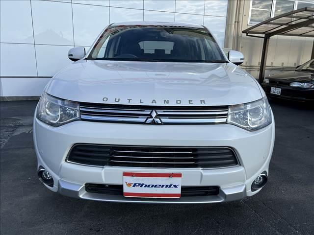 アウトランダーＰＨＥＶ Ｇプレミアムパッケージ☆４ＷＤ☆走行１．６万☆試乗できます☆　☆４ＷＤ☆ナビ☆Ｂｌｕｅｔｏｏｔｈ☆サイド／バックカメラ☆フリップダウンモニター☆レーダークルーズ☆衝突軽減ブレーキ☆キセノン＋オートライト☆前席シートヒーター☆黒革シート☆走行１．６万☆試乗ＯＫ☆（3枚目）