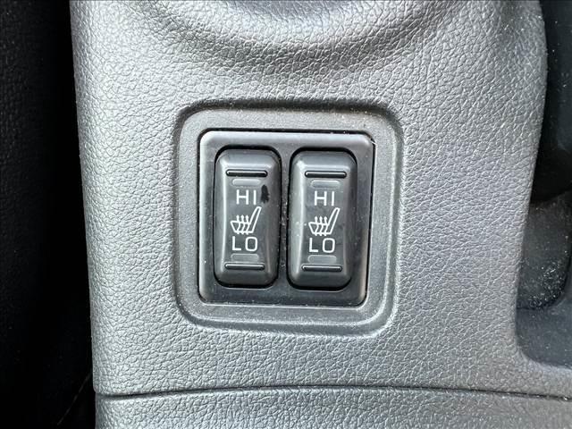 アウトランダーＰＨＥＶ Ｇプレミアムパッケージ☆４ＷＤ☆走行１．６万☆試乗できます☆　☆４ＷＤ☆ナビ☆Ｂｌｕｅｔｏｏｔｈ☆サイド／バックカメラ☆フリップダウンモニター☆レーダークルーズ☆衝突軽減ブレーキ☆キセノン＋オートライト☆前席シートヒーター☆黒革シート☆走行１．６万☆試乗ＯＫ☆（19枚目）