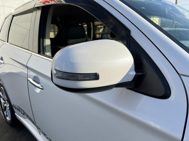 アウトランダーＰＨＥＶ Ｇプレミアムパッケージ☆４ＷＤ☆走行１．６万☆試乗できます☆　☆４ＷＤ☆ナビ☆Ｂｌｕｅｔｏｏｔｈ☆サイド／バックカメラ☆フリップダウンモニター☆レーダークルーズ☆衝突軽減ブレーキ☆キセノン＋オートライト☆前席シートヒーター☆黒革シート☆走行１．６万☆試乗ＯＫ☆（32枚目）