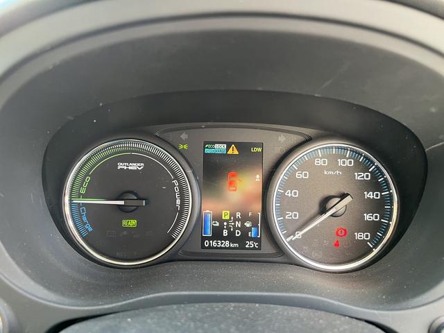 アウトランダーＰＨＥＶ Ｇプレミアムパッケージ☆４ＷＤ☆走行１．６万☆試乗できます☆　☆４ＷＤ☆ナビ☆Ｂｌｕｅｔｏｏｔｈ☆サイド／バックカメラ☆フリップダウンモニター☆レーダークルーズ☆衝突軽減ブレーキ☆キセノン＋オートライト☆前席シートヒーター☆黒革シート☆走行１．６万☆試乗ＯＫ☆（38枚目）