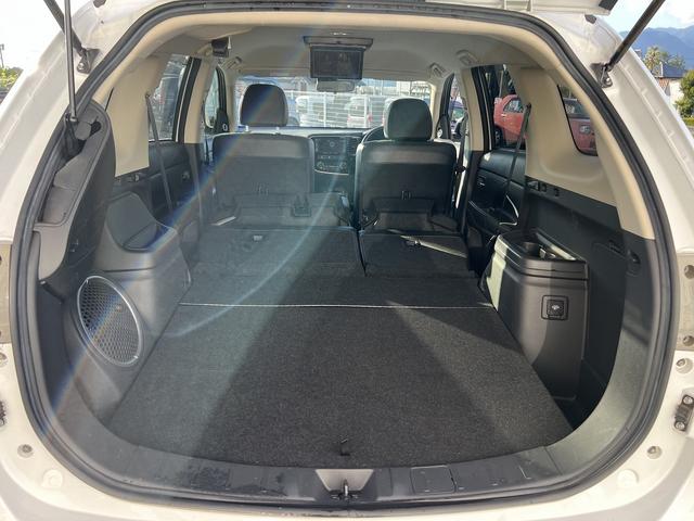 アウトランダーＰＨＥＶ Ｇプレミアムパッケージ☆４ＷＤ☆走行１．６万☆試乗できます☆　☆４ＷＤ☆ナビ☆Ｂｌｕｅｔｏｏｔｈ☆サイド／バックカメラ☆フリップダウンモニター☆レーダークルーズ☆衝突軽減ブレーキ☆キセノン＋オートライト☆前席シートヒーター☆黒革シート☆走行１．６万☆試乗ＯＫ☆（61枚目）