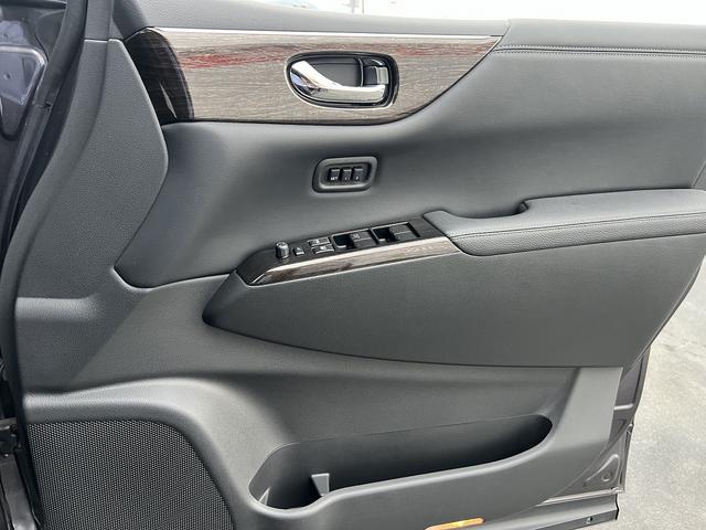 エルグランド ３５０ハイウェイスターブラックレザー☆ナビ☆走行３．９万☆　☆ナビ☆ＴＶ☆Ｂｌｕｅｔｏｏｔｈ☆両側電動ドア☆パワーバックドア☆ビルトインＥＴＣ☆黒本革シート☆前席シートヒーター／パワーシート☆オットマン☆スマートキー☆プッシュスタート☆走行３．９万☆試乗ＯＫ☆（60枚目）