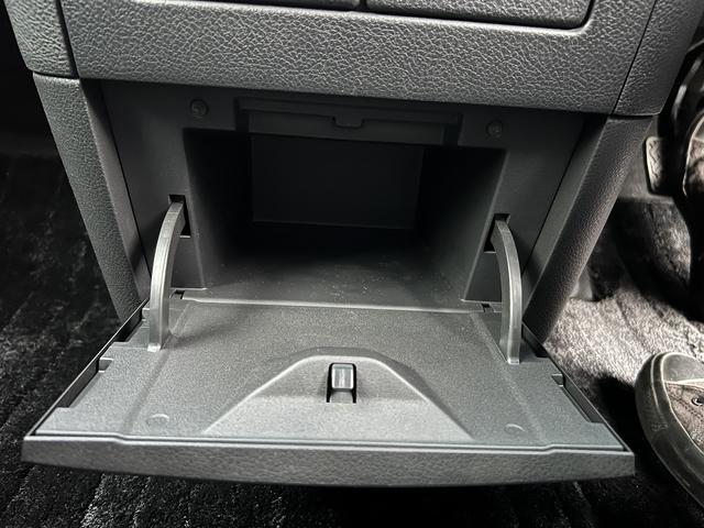 エルグランド ３５０ハイウェイスターブラックレザー☆ナビ☆走行３．９万☆　☆ナビ☆ＴＶ☆Ｂｌｕｅｔｏｏｔｈ☆両側電動ドア☆パワーバックドア☆ビルトインＥＴＣ☆黒本革シート☆前席シートヒーター／パワーシート☆オットマン☆スマートキー☆プッシュスタート☆走行３．９万☆試乗ＯＫ☆（79枚目）