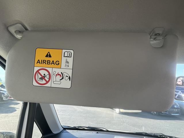 ☆純正オーディオ☆ＣＤ／ＡＵＸ／Ｂｌｕｅｔｏｏｔｈ／ＵＳＢ☆アイドリングストップ☆オートライト☆横滑り防止機能☆オートエアコン☆運転席シートヒーター☆電格ドアミラー☆キーレス☆走行２．８万☆試乗ＯＫ☆