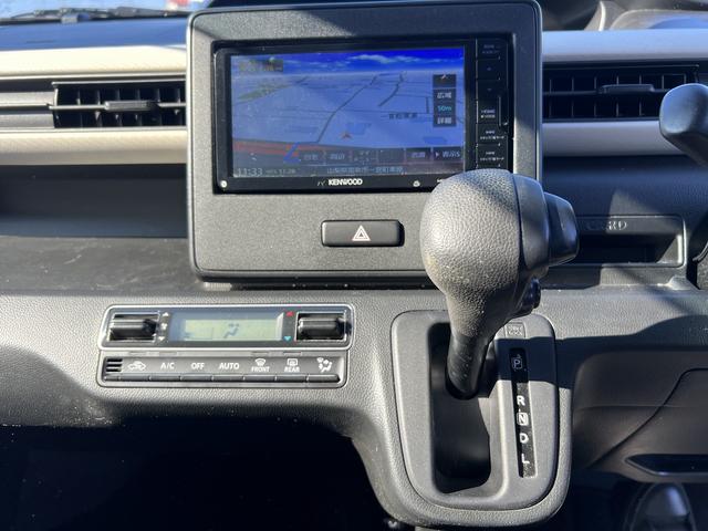 ☆ケンウッドナビ☆ＣＤ／ＤＶＤ☆ＴＶ☆Ｂｌｕｅｔｏｏｔｈ☆電動格納ミラー☆ヘッドライトレベライザー☆アイドリングストップ☆横滑り防止☆運転席シートヒーター☆キーレス☆走行４．７万ｋｍ☆試乗できます☆