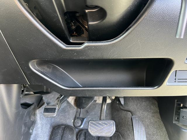 ☆ケンウッドナビ☆ＣＤ／ＤＶＤ☆ＴＶ☆Ｂｌｕｅｔｏｏｔｈ☆電動格納ミラー☆ヘッドライトレベライザー☆アイドリングストップ☆横滑り防止☆運転席シートヒーター☆キーレス☆走行４．７万ｋｍ☆試乗できます☆