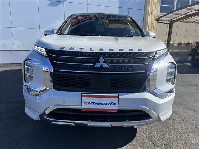 アウトランダーＰＨＥＶ Ｐ　マイパイロット☆４ＷＤ☆９インチナビ☆走行４．５万ｋｍ☆　☆４ＷＤ☆９インチナビ☆Ｂｌｕｅｔｏｏｔｈ☆マルチアラウンドモニター☆マイパイロット☆本革シート／パワーシート／メモリーシート／シートヒーター☆パワーバックドア☆ワイヤレス充電器☆ＬＥＤヘッドライト☆（3枚目）