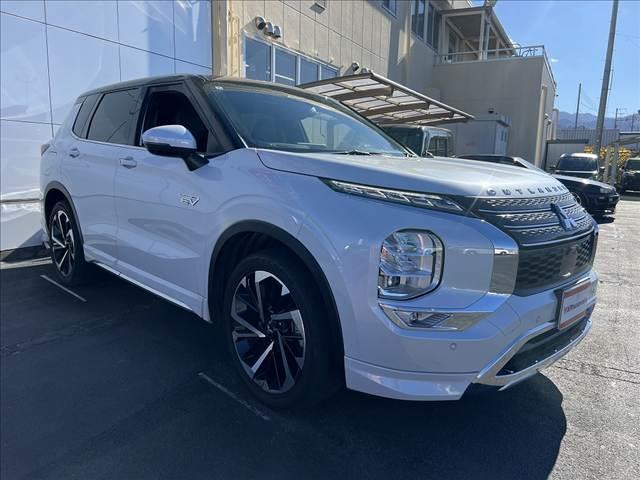 アウトランダーＰＨＥＶ Ｐ　マイパイロット☆４ＷＤ☆９インチナビ☆走行４．５万ｋｍ☆　☆４ＷＤ☆９インチナビ☆Ｂｌｕｅｔｏｏｔｈ☆マルチアラウンドモニター☆マイパイロット☆本革シート／パワーシート／メモリーシート／シートヒーター☆パワーバックドア☆ワイヤレス充電器☆ＬＥＤヘッドライト☆（4枚目）