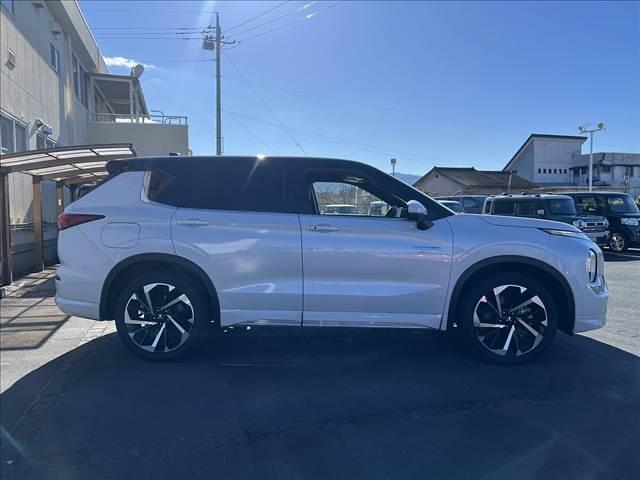 アウトランダーＰＨＥＶ Ｐ　マイパイロット☆４ＷＤ☆９インチナビ☆走行４．５万ｋｍ☆　☆４ＷＤ☆９インチナビ☆Ｂｌｕｅｔｏｏｔｈ☆マルチアラウンドモニター☆マイパイロット☆本革シート／パワーシート／メモリーシート／シートヒーター☆パワーバックドア☆ワイヤレス充電器☆ＬＥＤヘッドライト☆（5枚目）