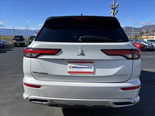 アウトランダーＰＨＥＶ Ｐ　マイパイロット☆４ＷＤ☆９インチナビ☆走行４．５万ｋｍ☆　☆４ＷＤ☆９インチナビ☆Ｂｌｕｅｔｏｏｔｈ☆マルチアラウンドモニター☆マイパイロット☆本革シート／パワーシート／メモリーシート／シートヒーター☆パワーバックドア☆ワイヤレス充電器☆ＬＥＤヘッドライト☆（7枚目）