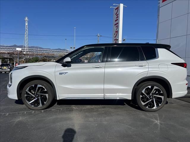 アウトランダーＰＨＥＶ Ｐ　マイパイロット☆４ＷＤ☆９インチナビ☆走行４．５万ｋｍ☆　☆４ＷＤ☆９インチナビ☆Ｂｌｕｅｔｏｏｔｈ☆マルチアラウンドモニター☆マイパイロット☆本革シート／パワーシート／メモリーシート／シートヒーター☆パワーバックドア☆ワイヤレス充電器☆ＬＥＤヘッドライト☆（9枚目）