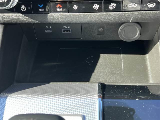 アウトランダーＰＨＥＶ Ｐ　マイパイロット☆４ＷＤ☆９インチナビ☆走行４．５万ｋｍ☆　☆４ＷＤ☆９インチナビ☆Ｂｌｕｅｔｏｏｔｈ☆マルチアラウンドモニター☆マイパイロット☆本革シート／パワーシート／メモリーシート／シートヒーター☆パワーバックドア☆ワイヤレス充電器☆ＬＥＤヘッドライト☆（16枚目）