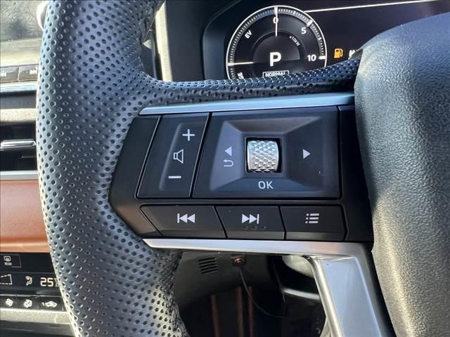 アウトランダーＰＨＥＶ Ｐ　マイパイロット☆４ＷＤ☆９インチナビ☆走行４．５万ｋｍ☆　☆４ＷＤ☆９インチナビ☆Ｂｌｕｅｔｏｏｔｈ☆マルチアラウンドモニター☆マイパイロット☆本革シート／パワーシート／メモリーシート／シートヒーター☆パワーバックドア☆ワイヤレス充電器☆ＬＥＤヘッドライト☆（18枚目）