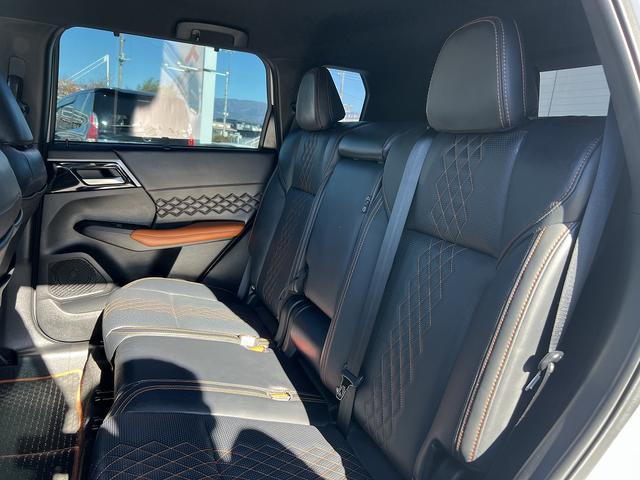 アウトランダーＰＨＥＶ Ｐ　マイパイロット☆４ＷＤ☆９インチナビ☆走行４．５万ｋｍ☆　☆４ＷＤ☆９インチナビ☆Ｂｌｕｅｔｏｏｔｈ☆マルチアラウンドモニター☆マイパイロット☆本革シート／パワーシート／メモリーシート／シートヒーター☆パワーバックドア☆ワイヤレス充電器☆ＬＥＤヘッドライト☆（27枚目）