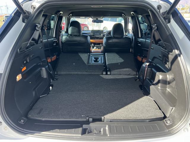 アウトランダーＰＨＥＶ Ｐ　マイパイロット☆４ＷＤ☆９インチナビ☆走行４．５万ｋｍ☆　☆４ＷＤ☆９インチナビ☆Ｂｌｕｅｔｏｏｔｈ☆マルチアラウンドモニター☆マイパイロット☆本革シート／パワーシート／メモリーシート／シートヒーター☆パワーバックドア☆ワイヤレス充電器☆ＬＥＤヘッドライト☆（39枚目）