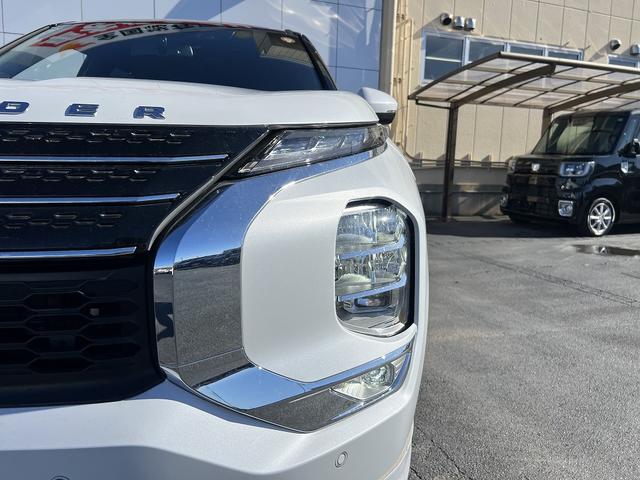 アウトランダーＰＨＥＶ Ｐ　マイパイロット☆４ＷＤ☆９インチナビ☆走行４．５万ｋｍ☆　☆４ＷＤ☆９インチナビ☆Ｂｌｕｅｔｏｏｔｈ☆マルチアラウンドモニター☆マイパイロット☆本革シート／パワーシート／メモリーシート／シートヒーター☆パワーバックドア☆ワイヤレス充電器☆ＬＥＤヘッドライト☆（42枚目）