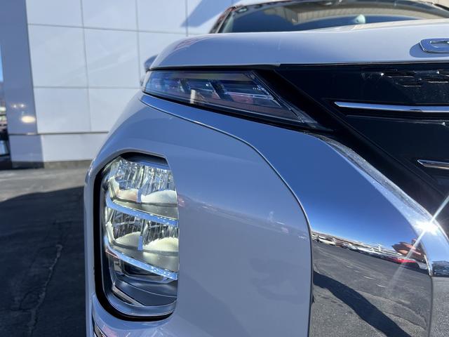 アウトランダーＰＨＥＶ Ｐ　マイパイロット☆４ＷＤ☆９インチナビ☆走行４．５万ｋｍ☆　☆４ＷＤ☆９インチナビ☆Ｂｌｕｅｔｏｏｔｈ☆マルチアラウンドモニター☆マイパイロット☆本革シート／パワーシート／メモリーシート／シートヒーター☆パワーバックドア☆ワイヤレス充電器☆ＬＥＤヘッドライト☆（48枚目）