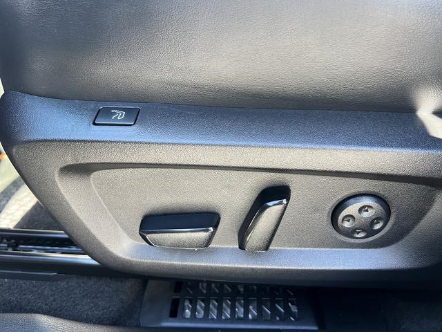 アウトランダーＰＨＥＶ Ｐ　マイパイロット☆４ＷＤ☆９インチナビ☆走行４．５万ｋｍ☆　☆４ＷＤ☆９インチナビ☆Ｂｌｕｅｔｏｏｔｈ☆マルチアラウンドモニター☆マイパイロット☆本革シート／パワーシート／メモリーシート／シートヒーター☆パワーバックドア☆ワイヤレス充電器☆ＬＥＤヘッドライト☆（49枚目）