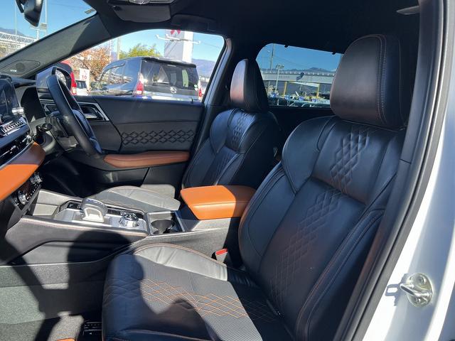 アウトランダーＰＨＥＶ Ｐ　マイパイロット☆４ＷＤ☆９インチナビ☆走行４．５万ｋｍ☆　☆４ＷＤ☆９インチナビ☆Ｂｌｕｅｔｏｏｔｈ☆マルチアラウンドモニター☆マイパイロット☆本革シート／パワーシート／メモリーシート／シートヒーター☆パワーバックドア☆ワイヤレス充電器☆ＬＥＤヘッドライト☆（51枚目）