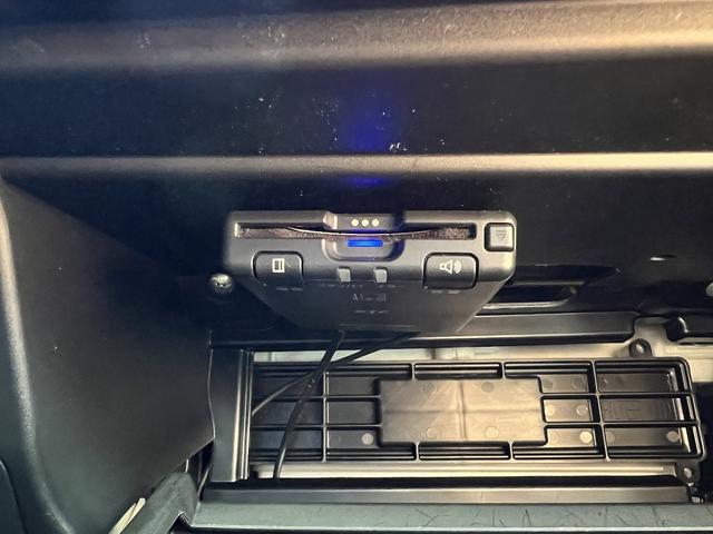 アウトランダーＰＨＥＶ Ｐ　マイパイロット☆４ＷＤ☆９インチナビ☆走行４．５万ｋｍ☆　☆４ＷＤ☆９インチナビ☆Ｂｌｕｅｔｏｏｔｈ☆マルチアラウンドモニター☆マイパイロット☆本革シート／パワーシート／メモリーシート／シートヒーター☆パワーバックドア☆ワイヤレス充電器☆ＬＥＤヘッドライト☆（52枚目）