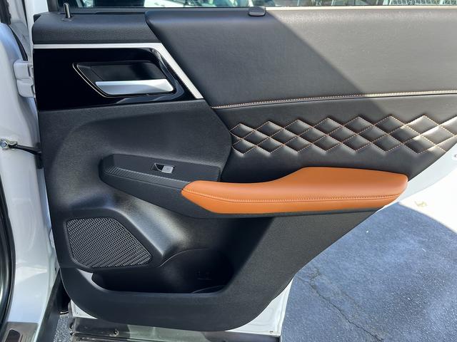 アウトランダーＰＨＥＶ Ｐ　マイパイロット☆４ＷＤ☆９インチナビ☆走行４．５万ｋｍ☆　☆４ＷＤ☆９インチナビ☆Ｂｌｕｅｔｏｏｔｈ☆マルチアラウンドモニター☆マイパイロット☆本革シート／パワーシート／メモリーシート／シートヒーター☆パワーバックドア☆ワイヤレス充電器☆ＬＥＤヘッドライト☆（59枚目）